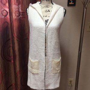Sleeveless cardigan with hoodie
